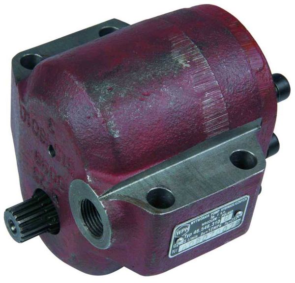 ČRPALKA HIDRAVLIKE ST (manjša sesalna cev fi=20mm) ZETOR 2511-3511-4511-4712-4718-5011-6011-6045-7011-7045 URSUS 360 ČRPALKA HIDRAVLIKE ST (manjša sesalna cev fi=20mm) ZETOR 2511-3511-4511-4712-4718-5011-6011-6045-7011-7045 URSUS 360