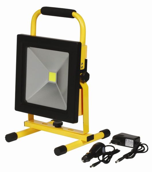 ŽAROMET - REFLEKTOR LED 30W AKUMULATORSKI   OBRATOVALNI ČAS: 4 URE,    ČAS POLNJENJA: 5,5 URE;  TEMPETARURA SVETLOBE: 6000K , SVETILNI KOT: 120˙,   IP